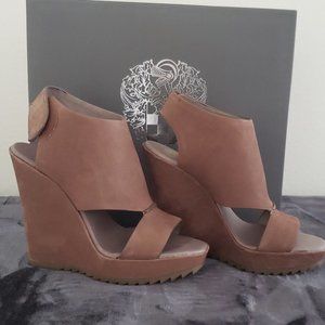 VC Beige Wedge - 4-1/2 plateform Size 5M